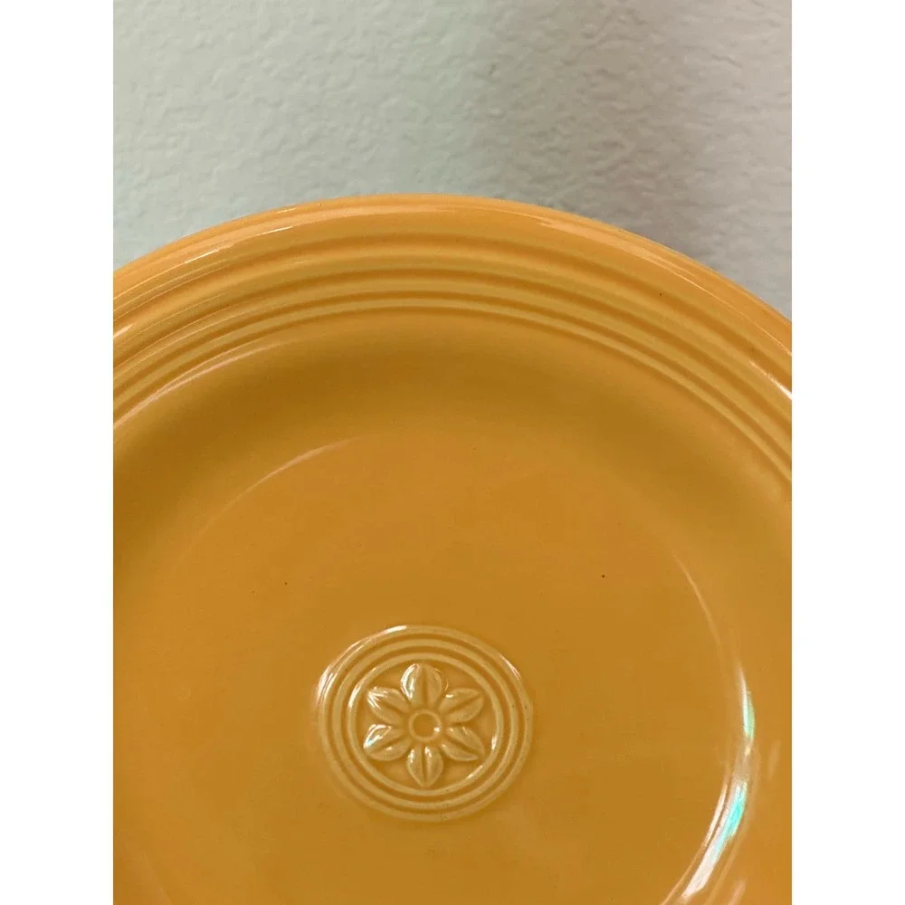 Oneida Petals Marigold Yellow Flower Dinner Plate 10-3/4” Discontinued